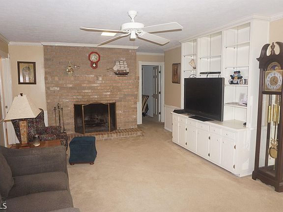 4th image of 156 Lancelot Way