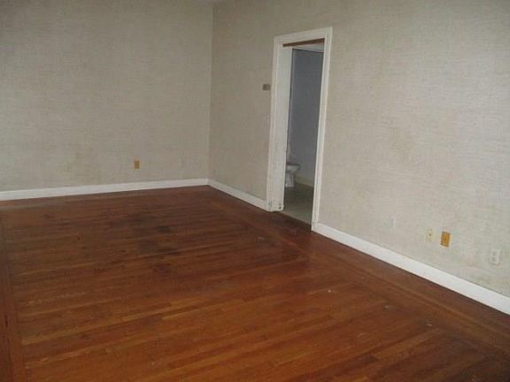 5th image of 27 Greystone Ave