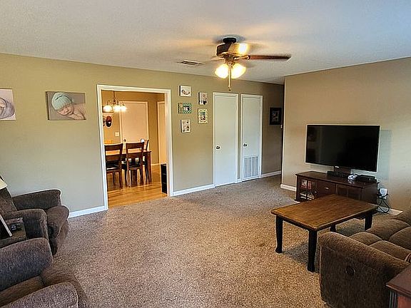3rd image of 1808 Oaklawn Dr