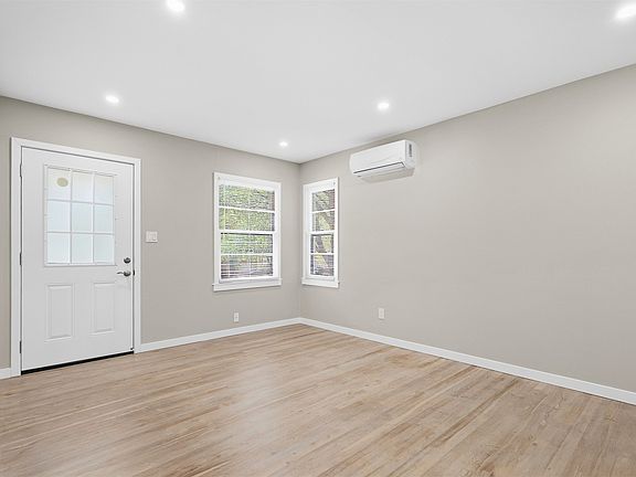4th image of 21 Turner St