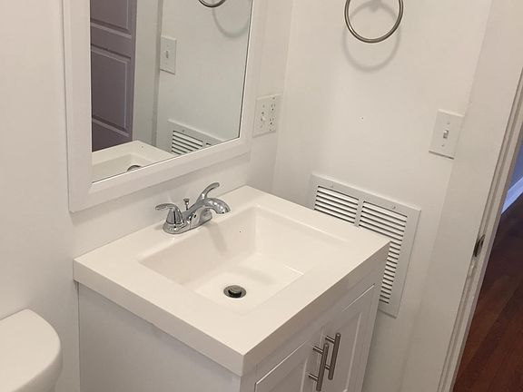 3rd image of 5546 S Kingshighway Blvd #B