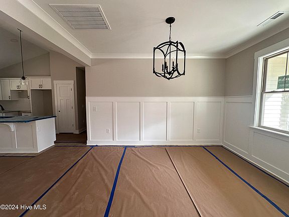 3rd image of 57 N Rowsham Place