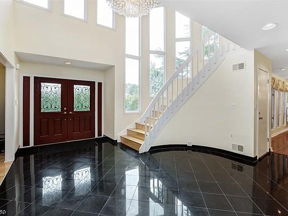 3rd image of 37 Aspen Dr