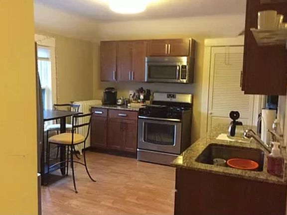 5th image of 2445 Aldrich Ave S