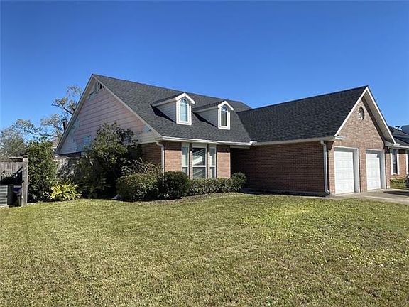 3rd image of 32 Pampas Dr