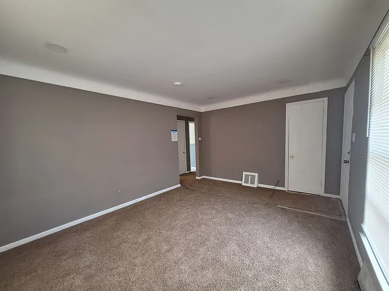 4146 University Pl — Photo 10