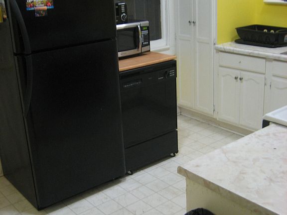5th image of 2777 Francis Ave