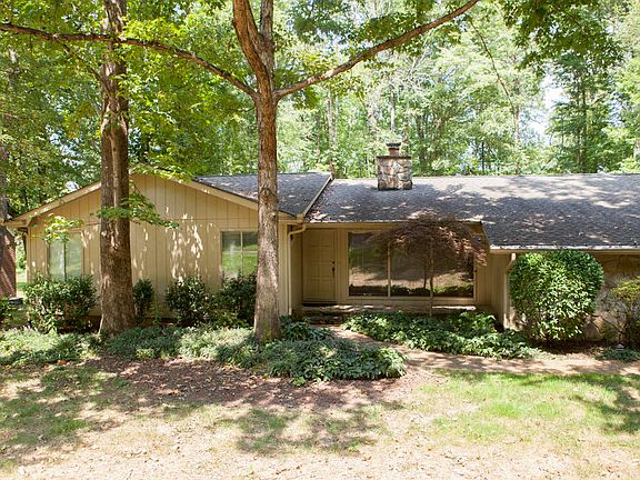 2nd image of 322 Saint Andrews Dr