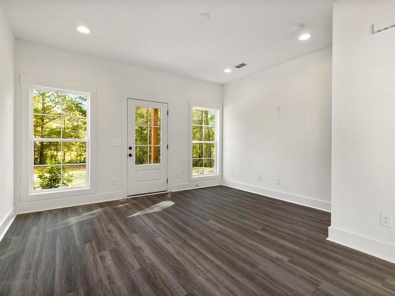 4th image of 115 Cove Creek Dr