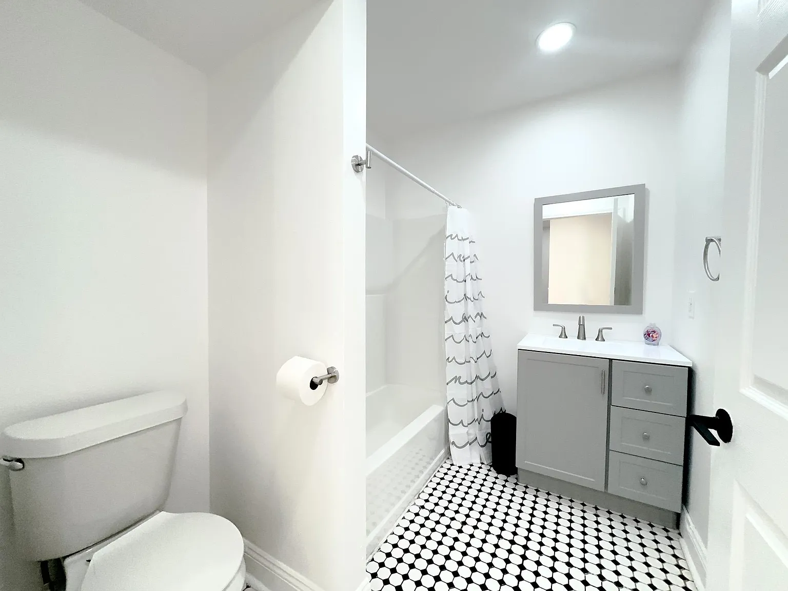 4 bed, 6.0 bath, 2806 sqft, $845 — Photo 3