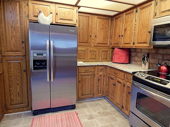 5th image of 370 Delbert Dr