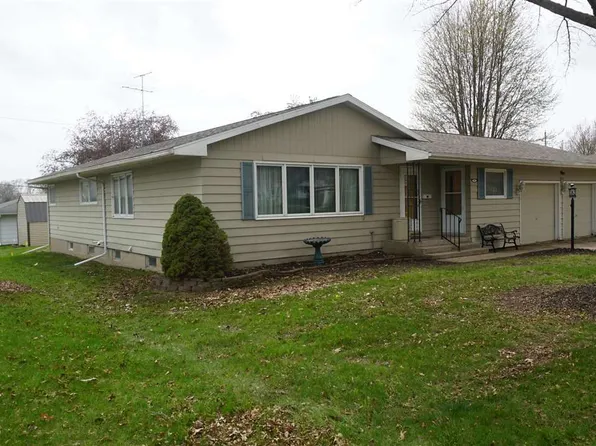 107 E Pioneer Rd, Lone Tree, IA 52755