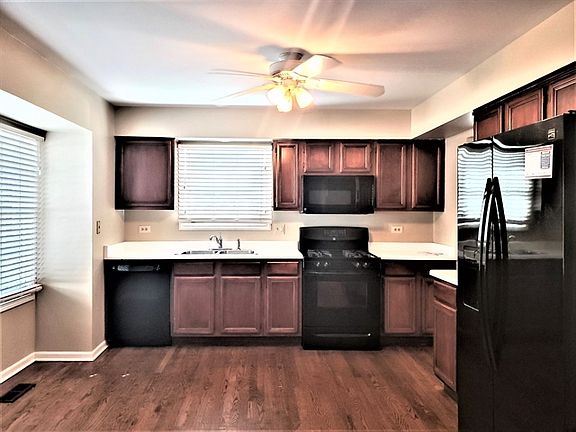 5th image of 4405 Cove Cir