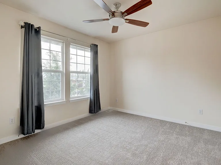 536 SW Regency Dr — Photo 17