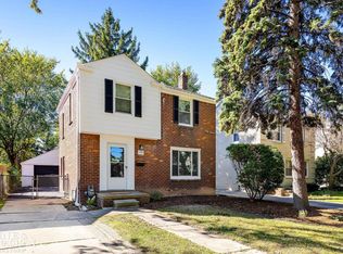 1591 Bournemouth Rd, Grosse Pointe Woods, MI 48236