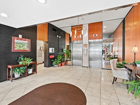 4th image of 810 Matson Pl Unit 305