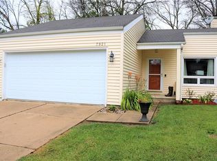 7921 Briarwood Ln, Urbandale, IA 50322
