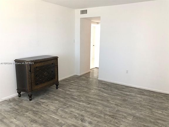 5th image of 18021 Biscayne Blvd #9