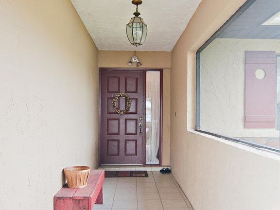 2nd image of 1884 Country Meadows Dr
