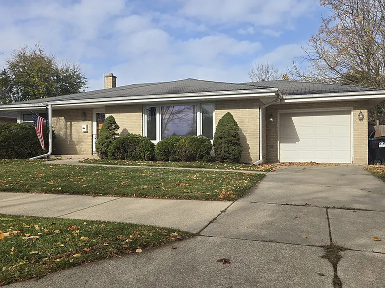1018 Harmony Dr — Photo 1