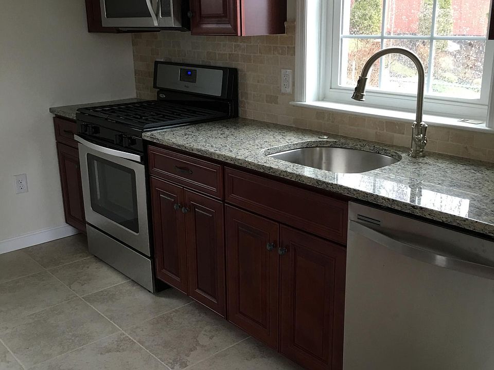 2nd image of 776 Castlewood Rd