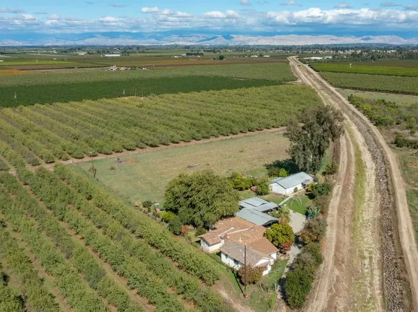 10532 E North Ave, Sanger, CA 93657