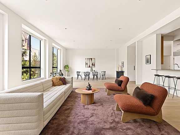 2nd image of 17 Bergen St APT 2