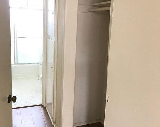 5th image of 5833 Willoughby Ave APT 2