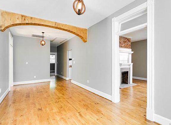 5th image of 514 E Gladstone Ave