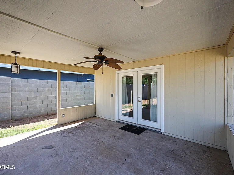 1034 E Elm St — Photo 20