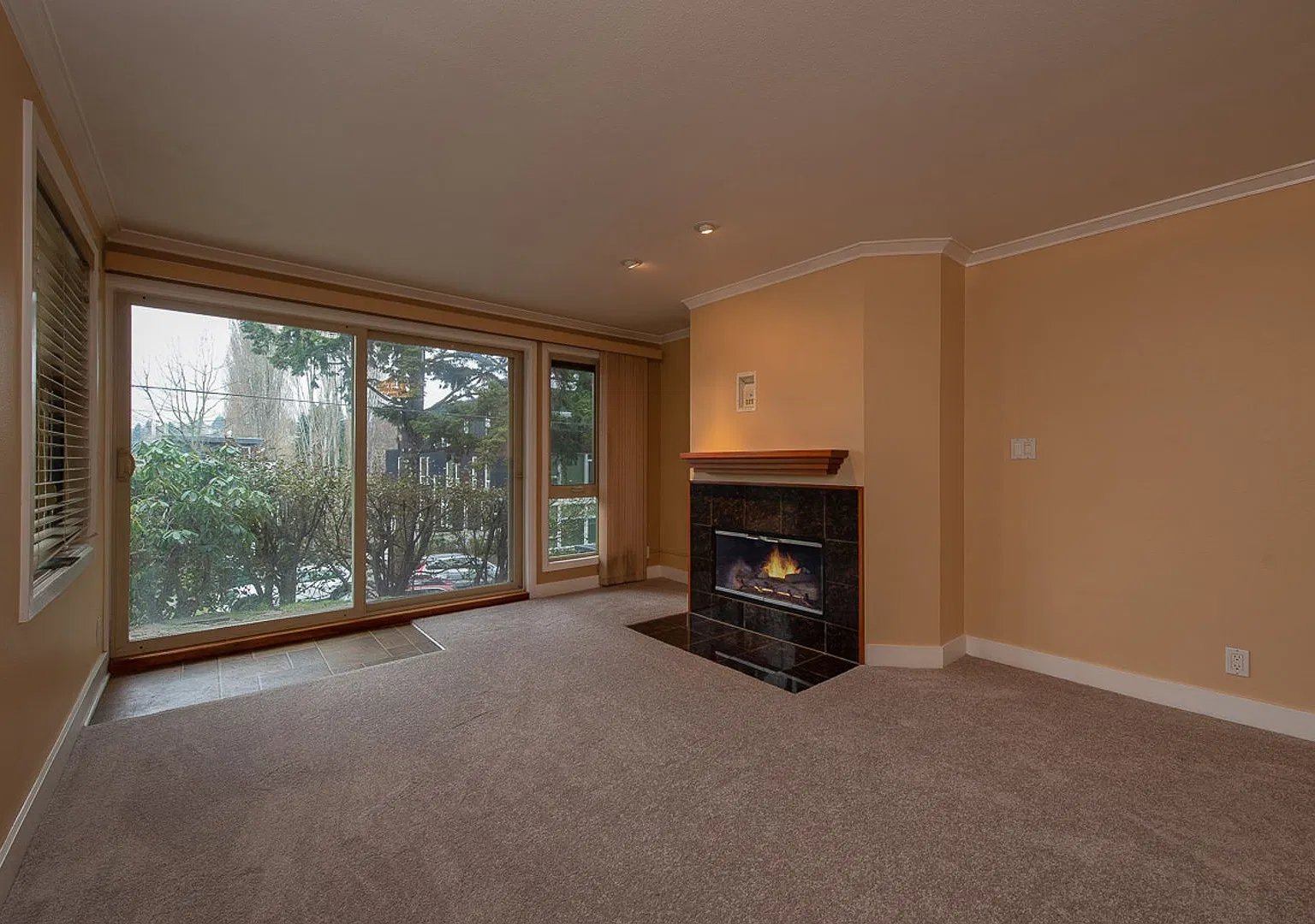 Charming North Queen Anne Living Prime Location Near Fremont & Lake Union — Photo 4
