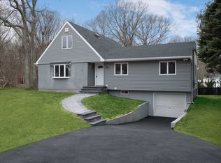 23 Northfield Dr, Ronkonkoma, NY 11779