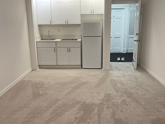 3rd image of 615 S Cochran Ave APT 12
