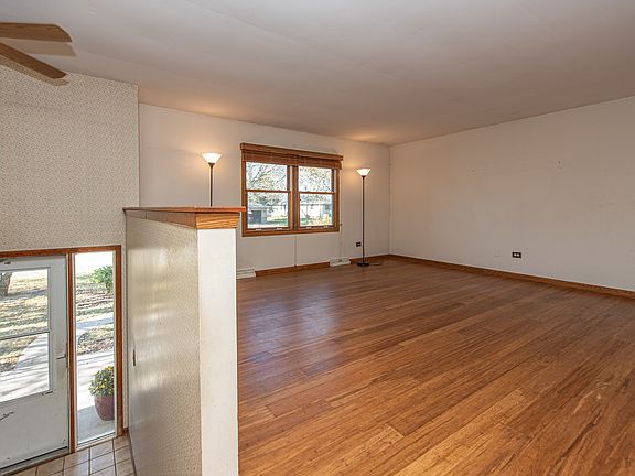 5th image of 16135 S Farmingdale Dr