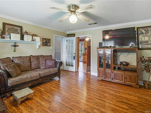 3rd image of 915 Woodshire Ct