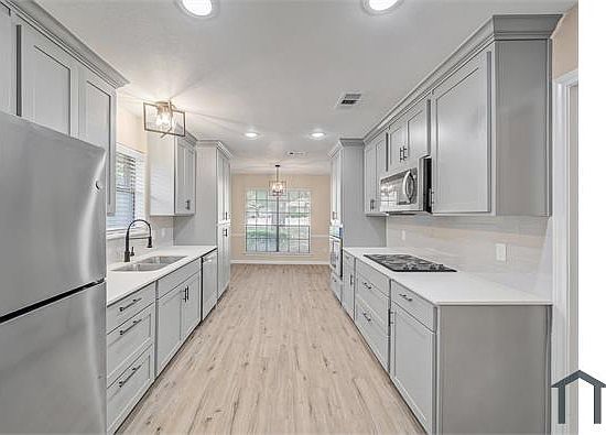 1st image of 734 Lindenwood Dr