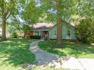 911 Westview Dr, Oskaloosa, KS 66066