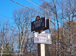 121 Hemlock Ln, Gouldsboro, PA 18424