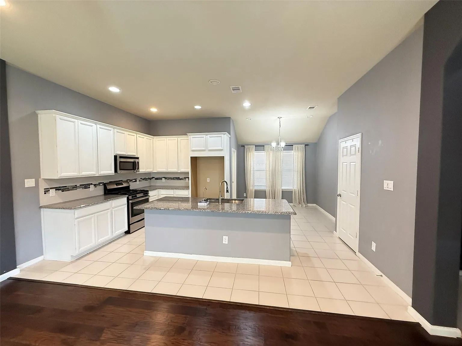 4 bed, 2.0 bath, 1837 sqft, $2,300 — Photo 4