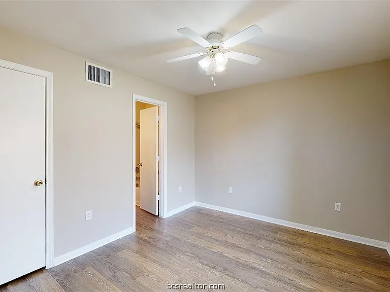 523 Sw Pkwy #204 — Photo 14