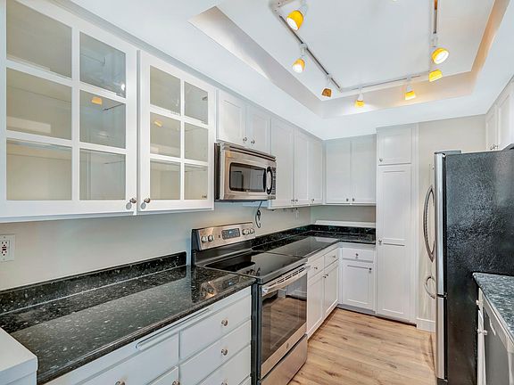 4th image of 1303 Greenwich Ct