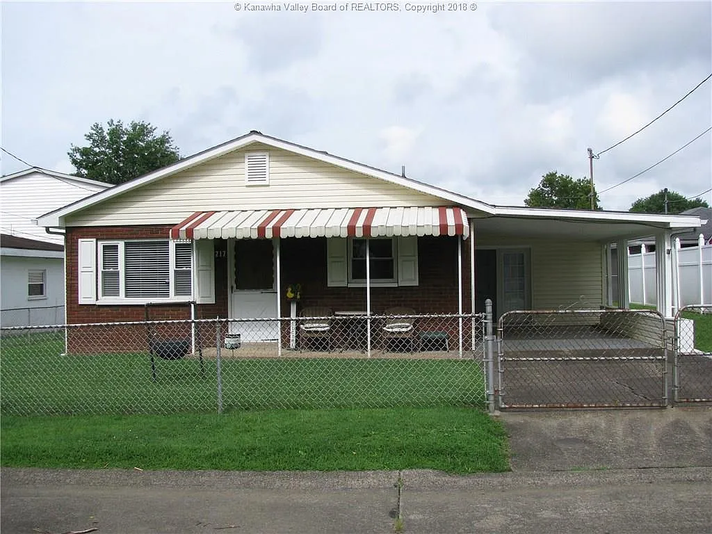 217 Bowie St photo 1