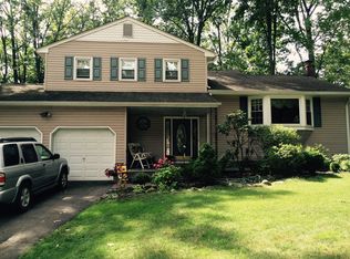 10 Drumlin Dr, Morris Plains, NJ 07950