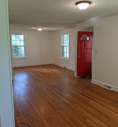 2nd image of 109 W Edgewood Dr