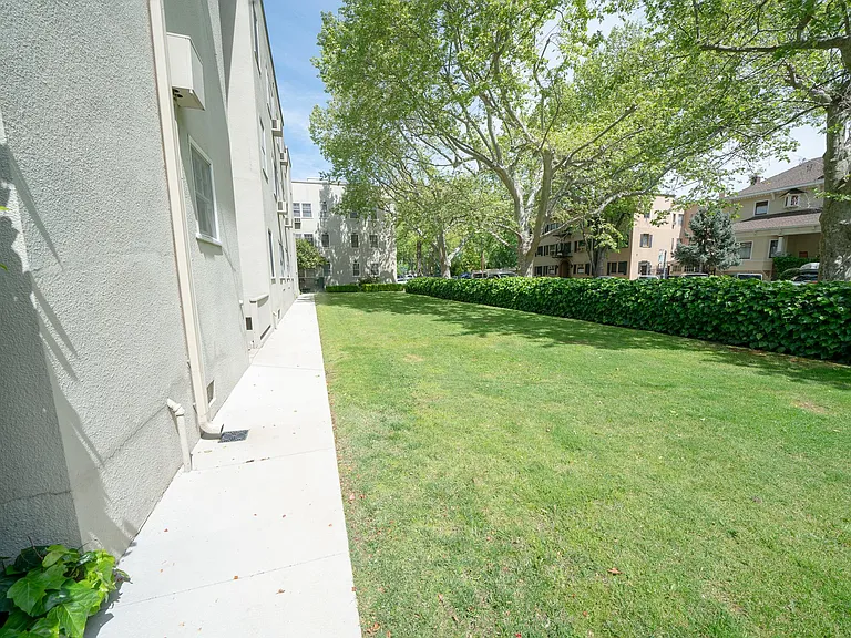 818 25th St #216 — Photo 12