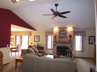 67 Miracle Dr, Troy, MI 48084