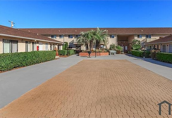 3rd image of 1096 N Mollison Ave APT 3