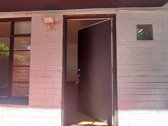 3rd image of 1520 W Mulberry Dr #1520