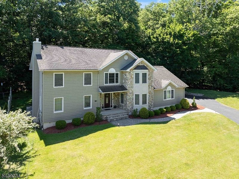 1st image of 913 High Mountain Rd