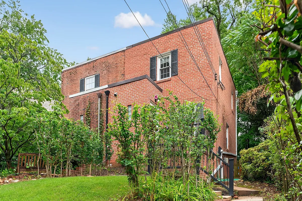 Building Photo - 1614 N Colonial Ter